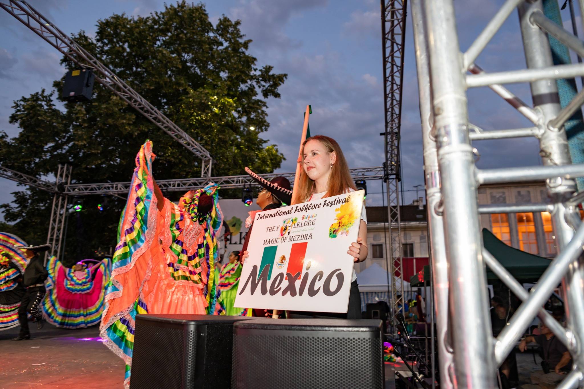  Фолклорът на 11 национални култури от четири континента оживя на Петия интернационален фолклорен фестивал 